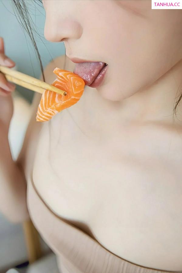 [XiuRen]高清写真图 2025.08.22 No.10678 刘婷婷 肉色连衣裙